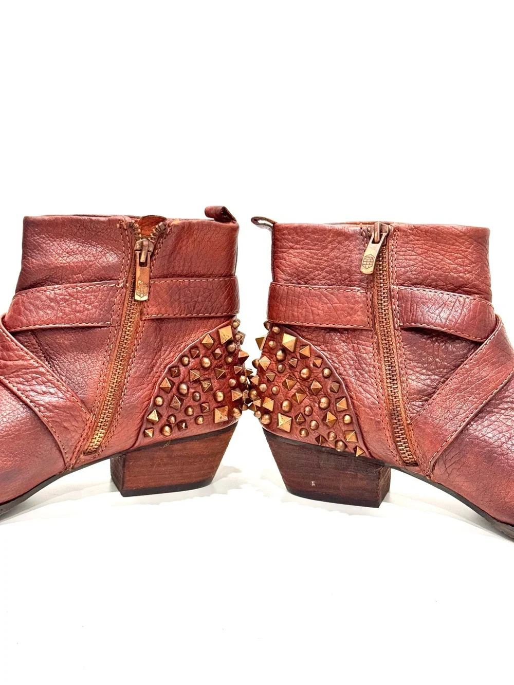 Vince Camuto Western brown leather Marcin Studded ankle booties 8.5B